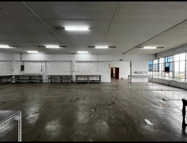 808M² WAREHOUSE TO LET IN STAMFORD HILL